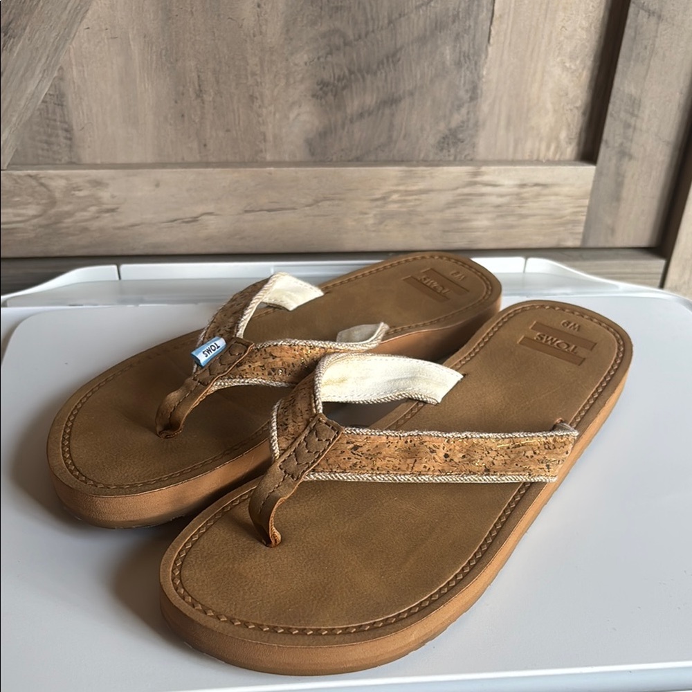 Toms Tan and Cream Flip Flops